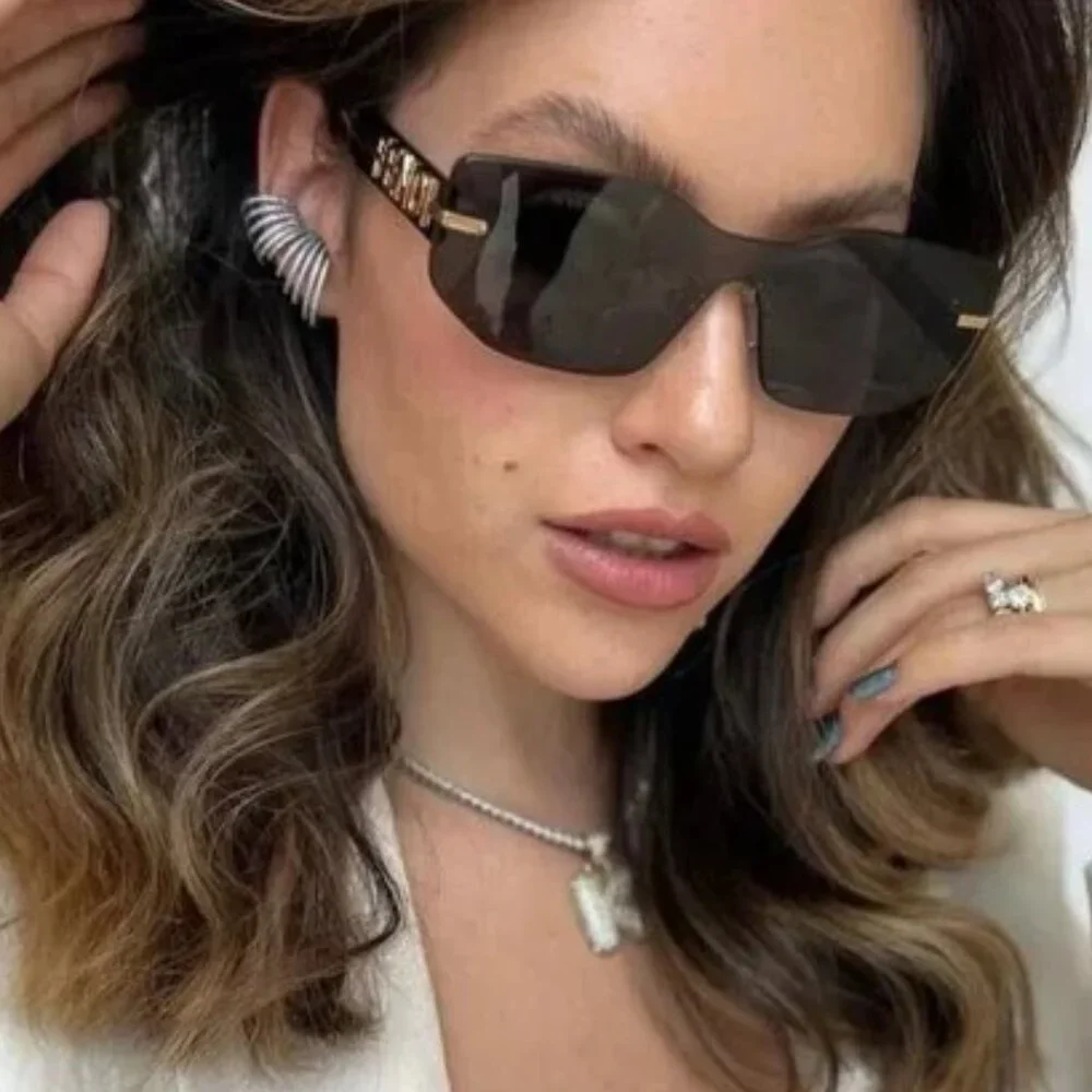 NEW FENDI SUNGLASSES, GRAY WOMEN EYEWEAR FENDI FENDIGRAPHY FE40066U 30A